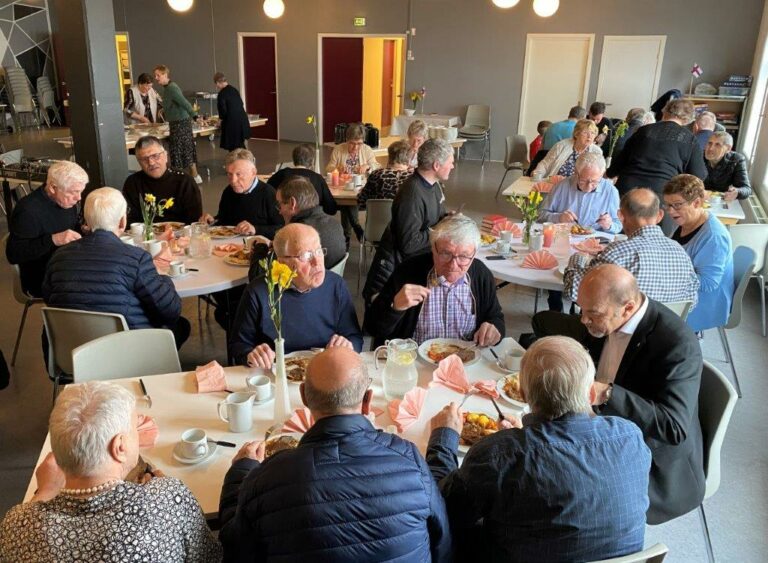 Morgun kaffi byrjar aftur.