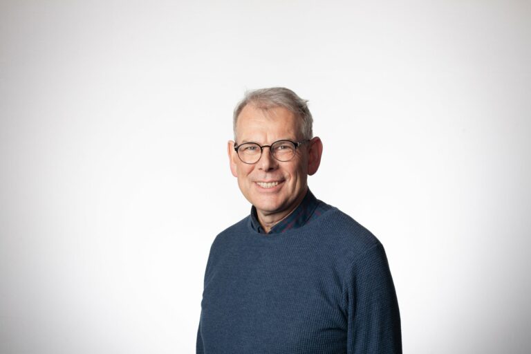Ungdómsmøti í annaðkvøld.